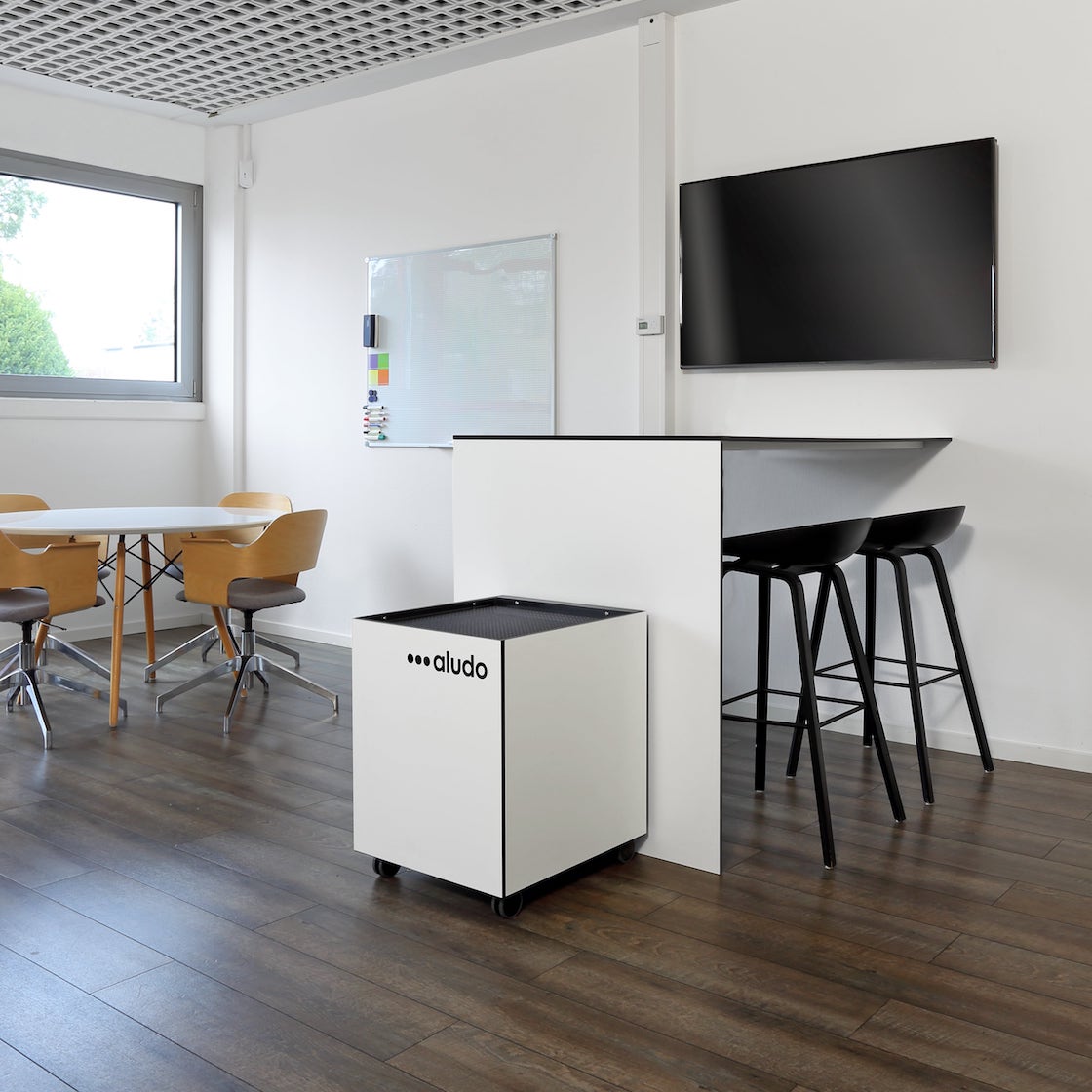 aludo 8 Pro - Luftreiniger mit HEPA14-Filter / Weiß / 1 Richtung vorne